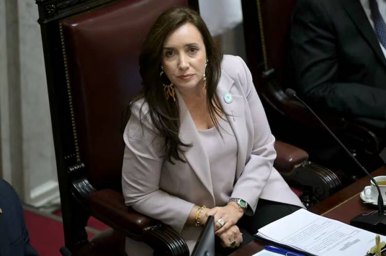 VILLARRUEL SE CORRE DE LA POLÉMICA Y PROPONE DONAR EL AUMENTO DE LAS DIETAS