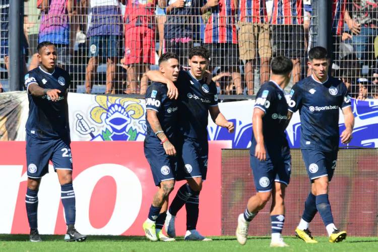 TORNEO APERTURA: INDEPENDIENTE RIVADAVIA SACÓ EL PREMIO MAYOR