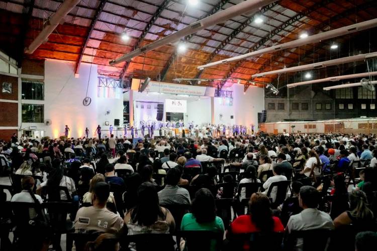 RESISTENCIA: EL GOBERNADOR ZDERO ENTREGÓ LA ESCRITURA DE PROPIEDAD A LA IGLESIA DE JESUCRISTO