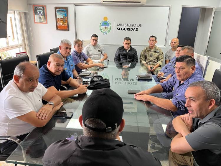 PROTOCOLO PREVENTIVO POR TORMENTAS EN RESISTENCIA: MATKOVICH COORDINÓ OPERATIVO CON TODA LA CÚPULA POLICIAL