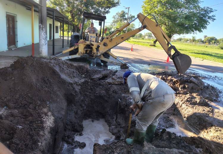 LOS FRENTONES: SAMEEP REALIZÓ UN AMPLIO OPERATIVO PARA MEJORAR EL SERVICIO DE AGUA