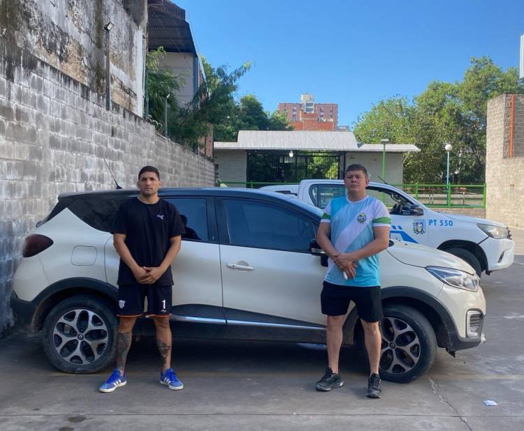 HALLAN UN AUTOMÓVIL ABANDONADO EN EL ESTACIONAMIENTO DE UN SUPERMERCADO: TENÍA PEDIDO DE SECUESTRO