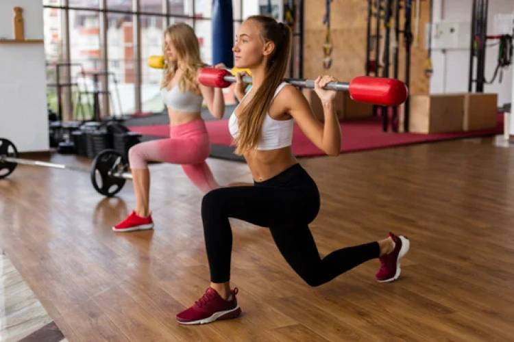 EL ENTRENAMIENTO DE FUERZA: UN GRAN ALIADO EN LA SALUD FEMENINA