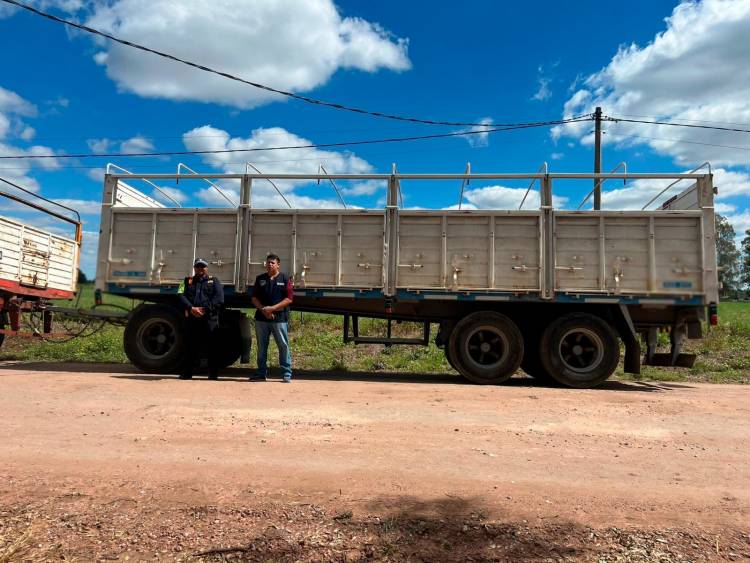 CAMINERA INCAUTÓ ACOPLADO BUSCADO DESDE CÓRDOBA Y DETUVO A DOS PERSONAS CON PEDIDOS DE CAPTURA