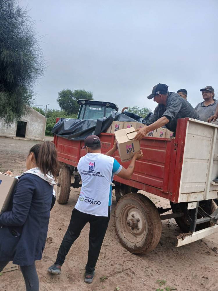 MIRAFLORES: ASISTENCIA Y ACOMPAÑAMIENTO DEL GOBIERNO PROVINCIAL A LAS FAMILIAS DAMNIFICADAS