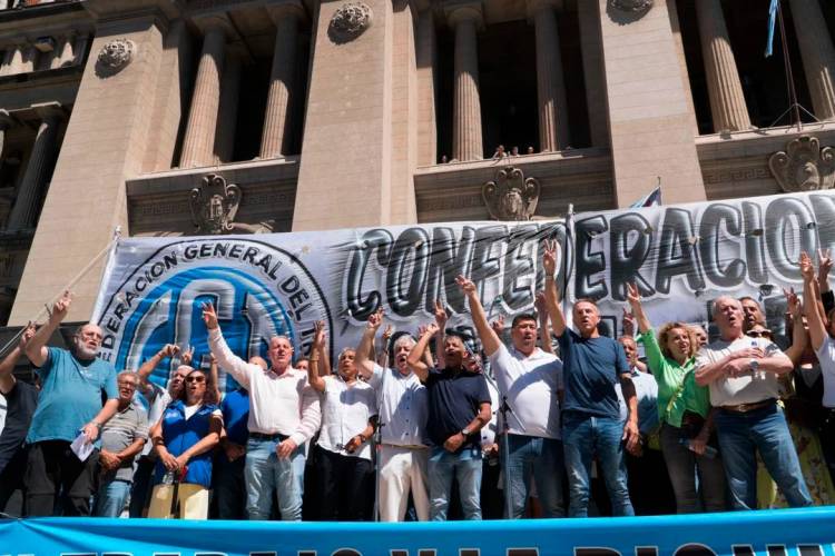 CÁMARA DEL TRABAJO REVOCA LA CAUTELAR Y RESTABLECE 82 ARTÍCULOS DE LA REFORMA LABORAL