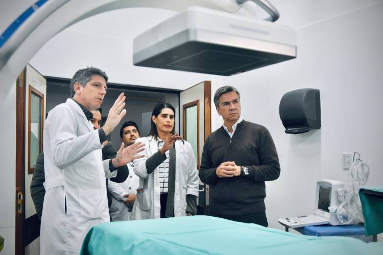 HOSPITAL PERRANDO: EL GOBERNADOR ZDERO SUPERVISÓ OBRAS Y ENTREGÓ EQUIPAMIENTOS DE ALTA TECNOLOGÍA
