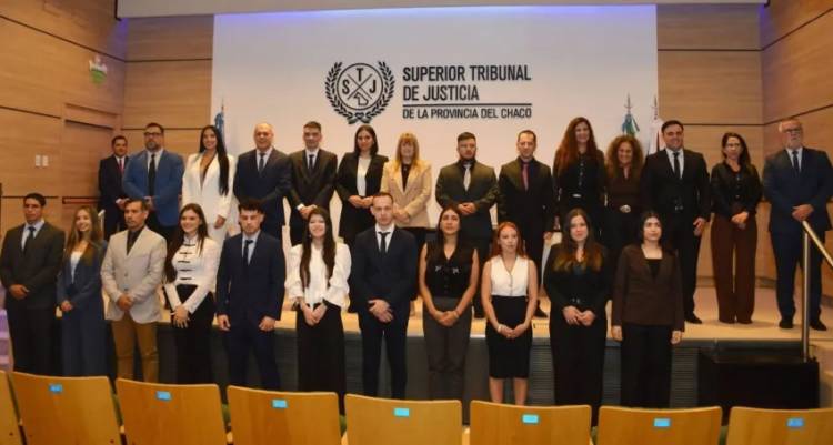 JURARON VEINTE NUEVOS ABOGADOS ANTE EL SUPERIOR TRIBUNAL DE JUSTICIA DEL CHACO