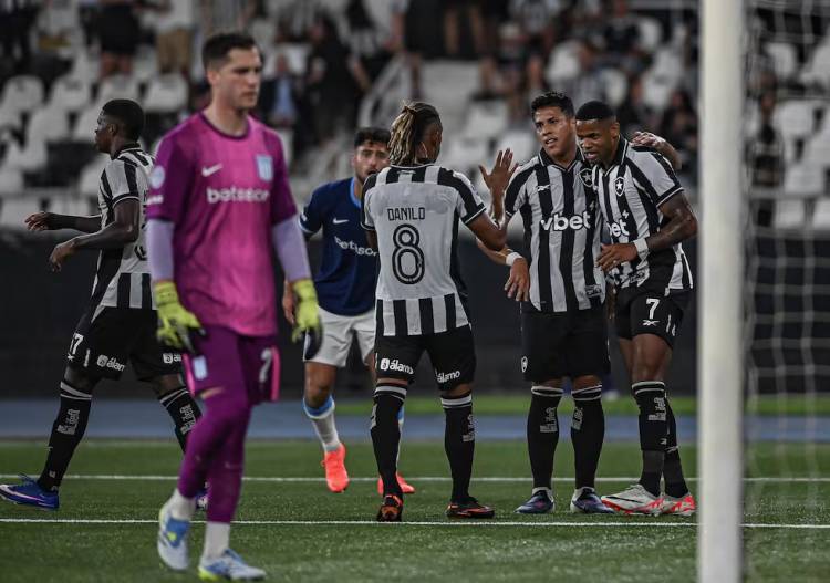 RACING PERDIÓ EN BRASIL Y ESTÁ CERCA DE LA ELIMINACIÓN