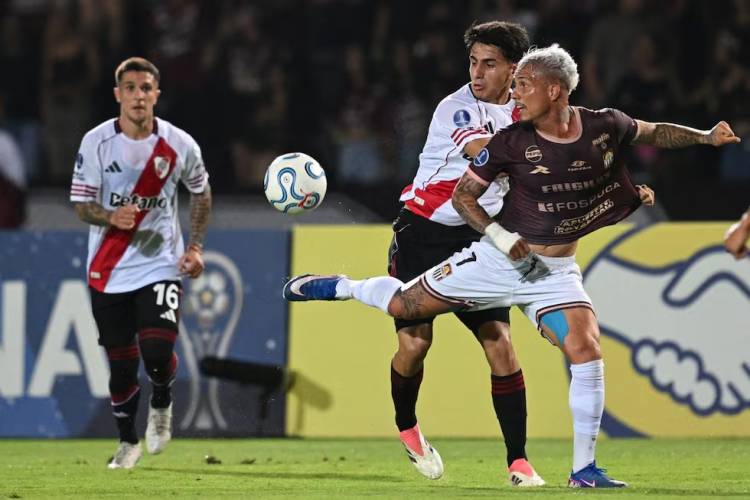 RIVER LE GANÓ EN LA AGONÍA A CARABOBO Y SE ACERCA A LA CLASIFICACIÓN