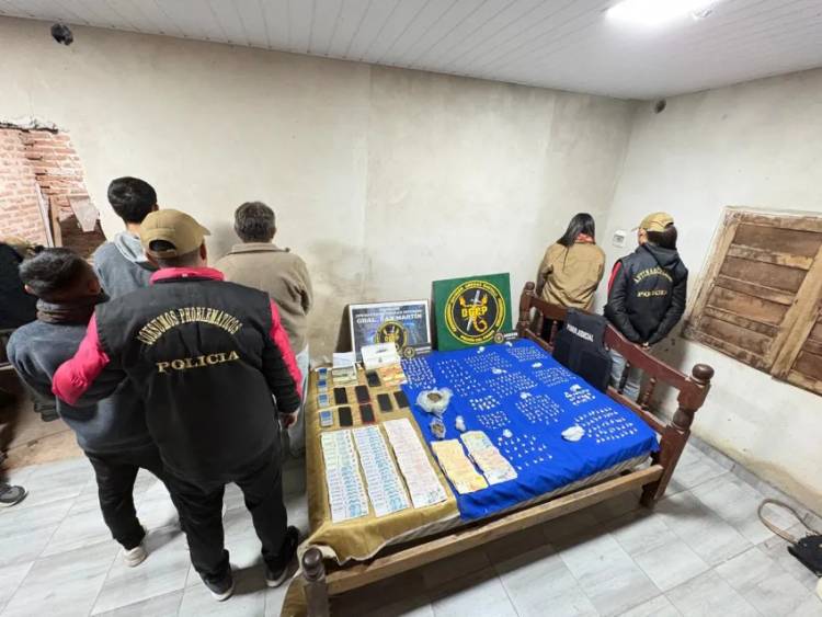 ALLANAMIENTOS POR VENTA DE DROGA EN TRES ISLETAS: SECUESTRARON COCAÍNA, HAY CUATRO DETENIDOS Y BUSCAN A DOS MÁS