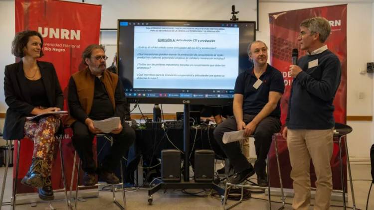 EL RECTOR DE LA UNCAUS PARTICIPA DE UN ENCUENTRO NACIONAL DE CIENCIA Y TECNOLOGÍA