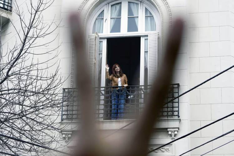 CAUSA VIALIDAD: FISCAL PIDE DECOMISAR EL DEPARTAMENTO DONDE CRISTINA ESTÁ DETENIDA