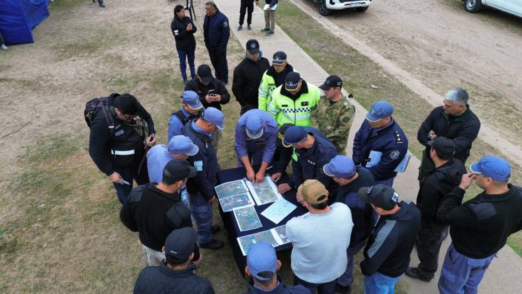 AXEL GONZÁLEZ: LA POLICÍA DEL CHACO REDOBLA LOS RASTRILLAJES CON UN MASIVO DESPLIEGUE TÉCNICO Y HUMANO