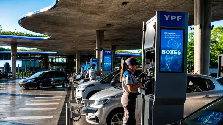 SURTIDORES EN BAJA: EL AUMENTO DE LA NAFTA PROFUNDIZA LA CAÍDA DEL CONSUMO POR TERCER MES CONSECUTIVO