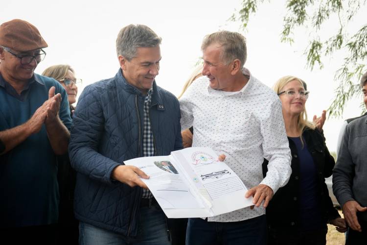 DESPUÉS DE DÉCADAS DE INCERTIDUMBRE: PRODUCTORES DE EL IMPENETRABLE RECIBIERON SUS TÍTULOS DE PROPIEDAD