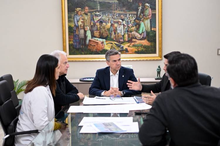 EL GOBERNADOR ZDERO ANUNCIÓ LA CONSTRUCCIÓN DE NUEVOS CONSULTORIOS EXTERNOS EN EL HOSPITAL PERRANDO