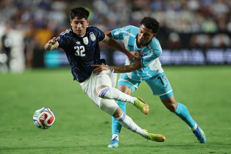 “CHICLE” ARANDA, UN DESFACHATADO QUE YA DEBUTÓ CON LA SELECCIÓN