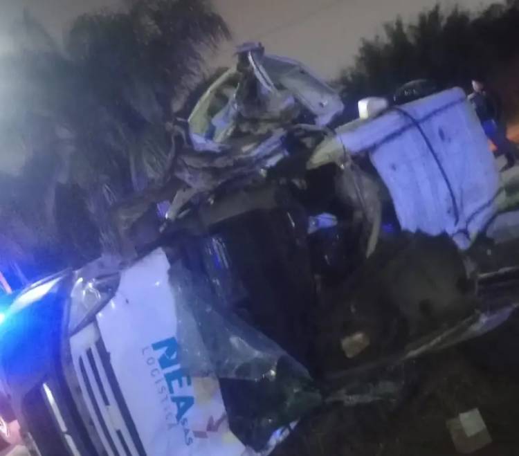 REPARTIDOR PERDIÓ EL CONTROL DE LA CAMIONETA QUE MANEJABA Y VOLCÓ