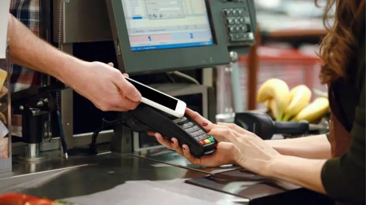 LAS VENTAS EN SUPERMERCADOS, MAYORISTAS Y SHOPPINGS VOLVIERON A CAER EN ABRIL