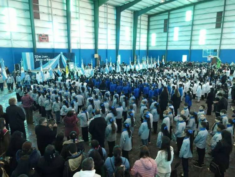VILLA ÁNGELA CELEBRÓ EL DÍA DE LA BANDERA CON LA PROMESA DE LEALTAD DE CERCA DE 700 ALUMNOS EN EL CEF N° 7