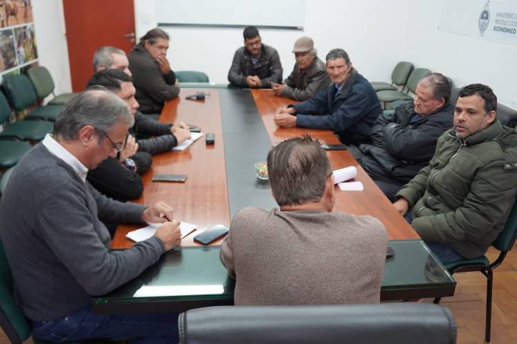 PRODUCCIÓN Y PESCADORES ACORDARON UNA AGENDA DE TRABAJO PARA FORTALECER LA ACTIVIDAD PESQUERA