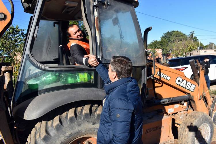 BARRANQUERAS: EL GOBIERNO PROVINCIAL AVANZA CON LA PAVIMENTACIÓN DE LA AVENIDA LAS PIEDRAS