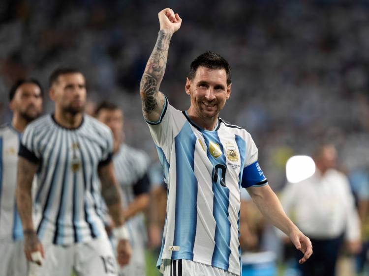 MESSI BROMEÓ CON LOS JUGADORES DE CABO VERDE: "ME PIDIERON LA CAMISETA, ADENTRO ME CAGAN A PATADAS"
