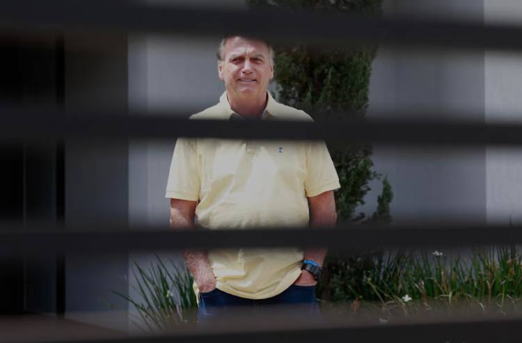 PRÓRROGA INDEFINIDA PARA EL ARRESTO DOMICILIARIO DE BOLSONARO EN BRASIL