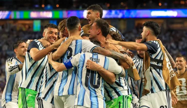 ARGENTINA PASÓ, PERO ENCENDIÓ ALARMAS: EL DESGASTE FÍSICO Y EL DESAFÍO DE RECUPERAR LA MEJOR VERSIÓN