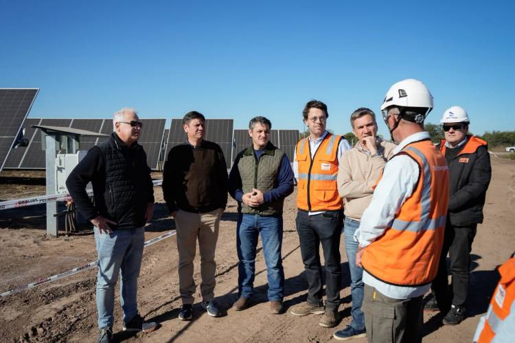 ENERGÍA LIMPIA PARA EL DESARROLLO: ZDERO DESTACÓ EL AVANCE DEL PARQUE SOLAR DE QUITILIPI