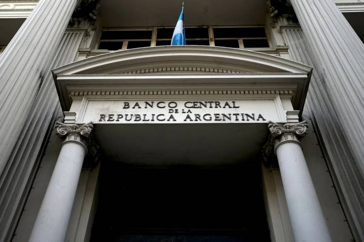 CUÁLES SON LOS RIESGOS QUE PUEDE AFRONTAR LA ESTABILIDAD CAMBIARIA, SEGÚN EL BANCO CENTRAL