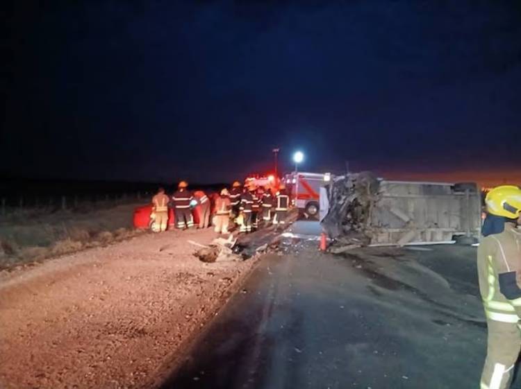 CHOQUE FATAL EN CÓRDOBA: DOS MUERTOS Y MÁS DE 15 HERIDOS