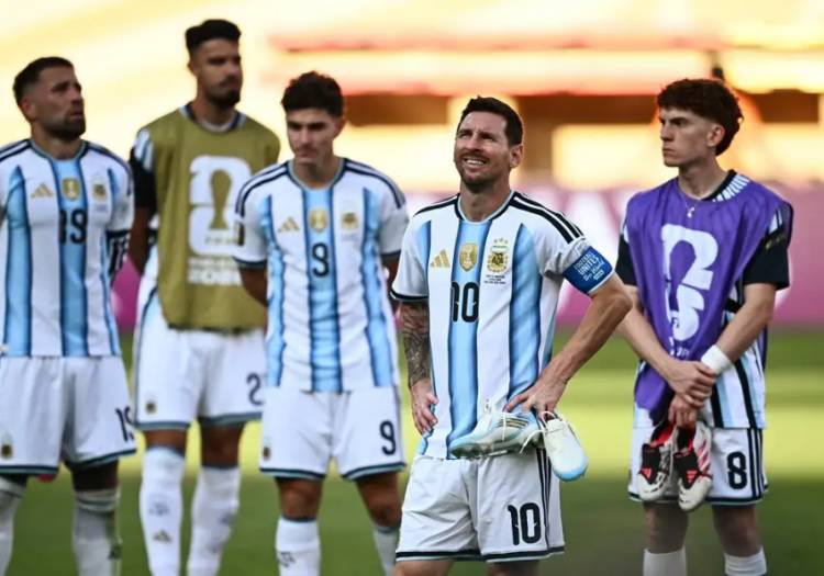 NO PUDO SER: ESPAÑA LE GANÓ 1 A 0 A ARGENTINA Y SE CONSAGRÓ CAMPEÓN DEL MUNDO
