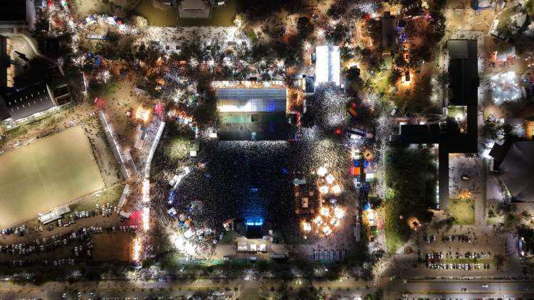 IMPRESIONANTE CONVOCATORIA EN EL CIERRE DE LA BIENAL 2026: UNAS 250 MIL PERSONAS DISFRUTARON DE LA ÚLTIMA NOCHE CON ABEL PINTOS