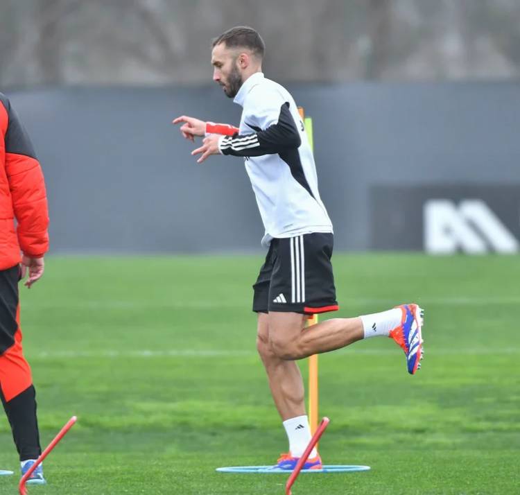 CON OTAMENDI A LA CABEZA, EL VESTUARIO DE RIVER PIDIÓ EL REGRESO DE GERMÁN PEZZELLA