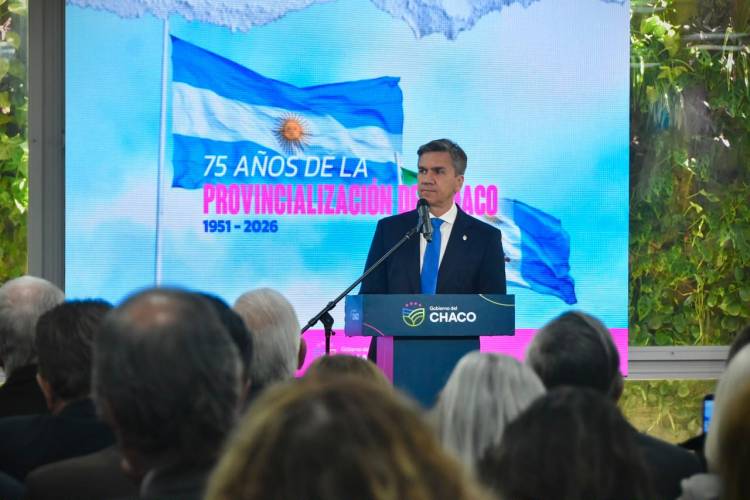 75 AÑOS DE PROVINCIALIZACIÓN: ZDERO RECIBIÓ LA BANDERA DE LA LIBERTAD CIVIL Y LLAMÓ A CONSTRUIR “EL CHACO DE OPORTUNIDADES”