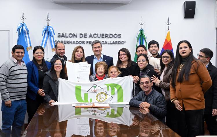 TRAS AÑOS DE ESPERA, LA ASOCIACIÓN DE SORDOS DEL CHACO YA TIENE SU TÍTULO DE PROPIEDAD