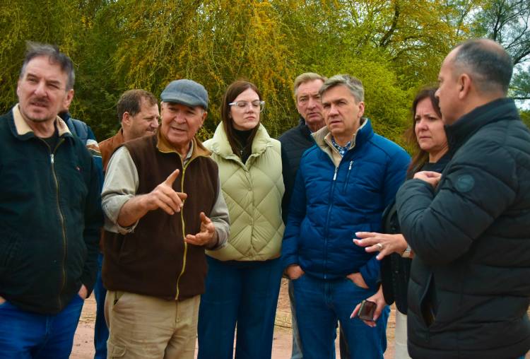 ZDERO AVANZA CON PAVIMENTO Y RIPIO PARA MEJORAR LA CONECTIVIDAD EN TRES ISLETAS