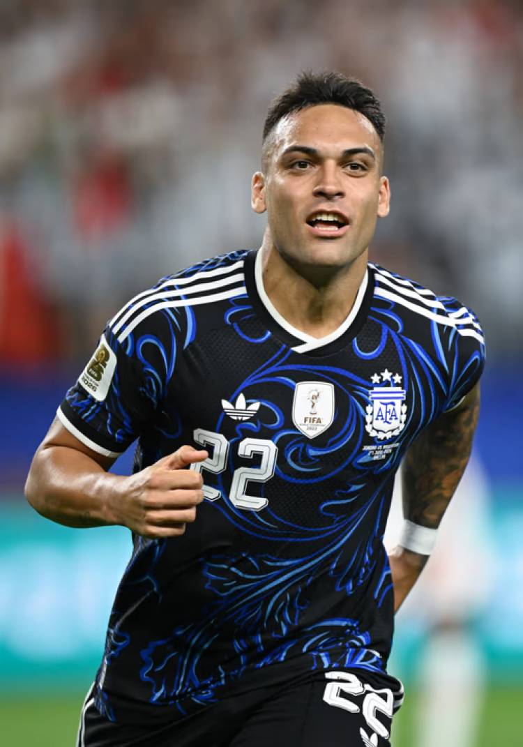 BARCELONA QUIERE A LAUTARO MARTÍNEZ TRAS CAERSE LA LLEGADA DE JULIÁN ÁLVAREZ